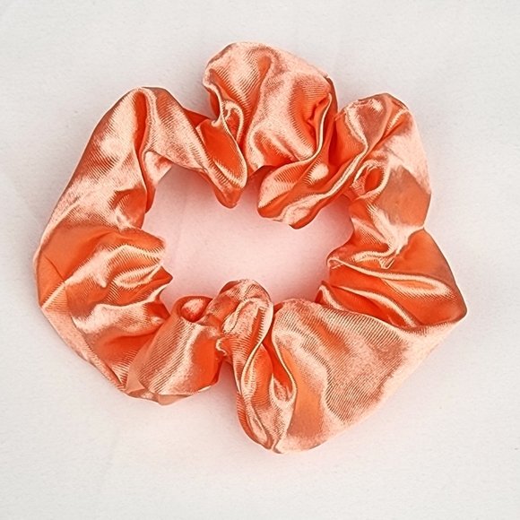 4 FOR $16 🔥Satin Scrunchie Hair Tie - Picture 5 of 5